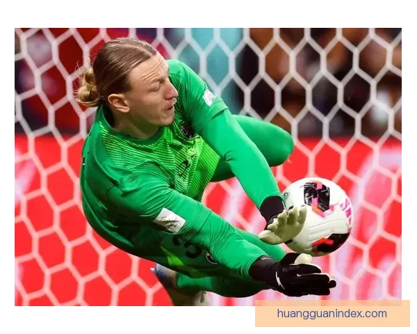 以萨福诺夫自述门将风格朗斯防守不给对手破门机会